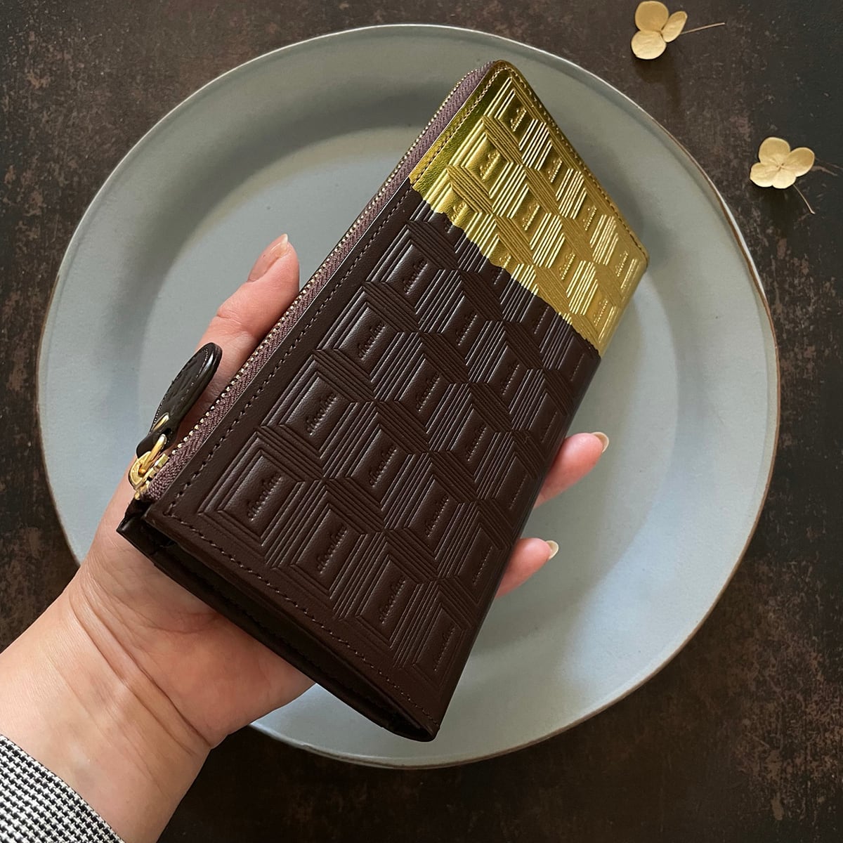 Trooms 革のチョコレート長財布 ビターチョコ 金箔