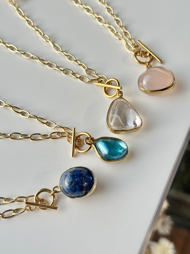 天然石を身につけるネックレス