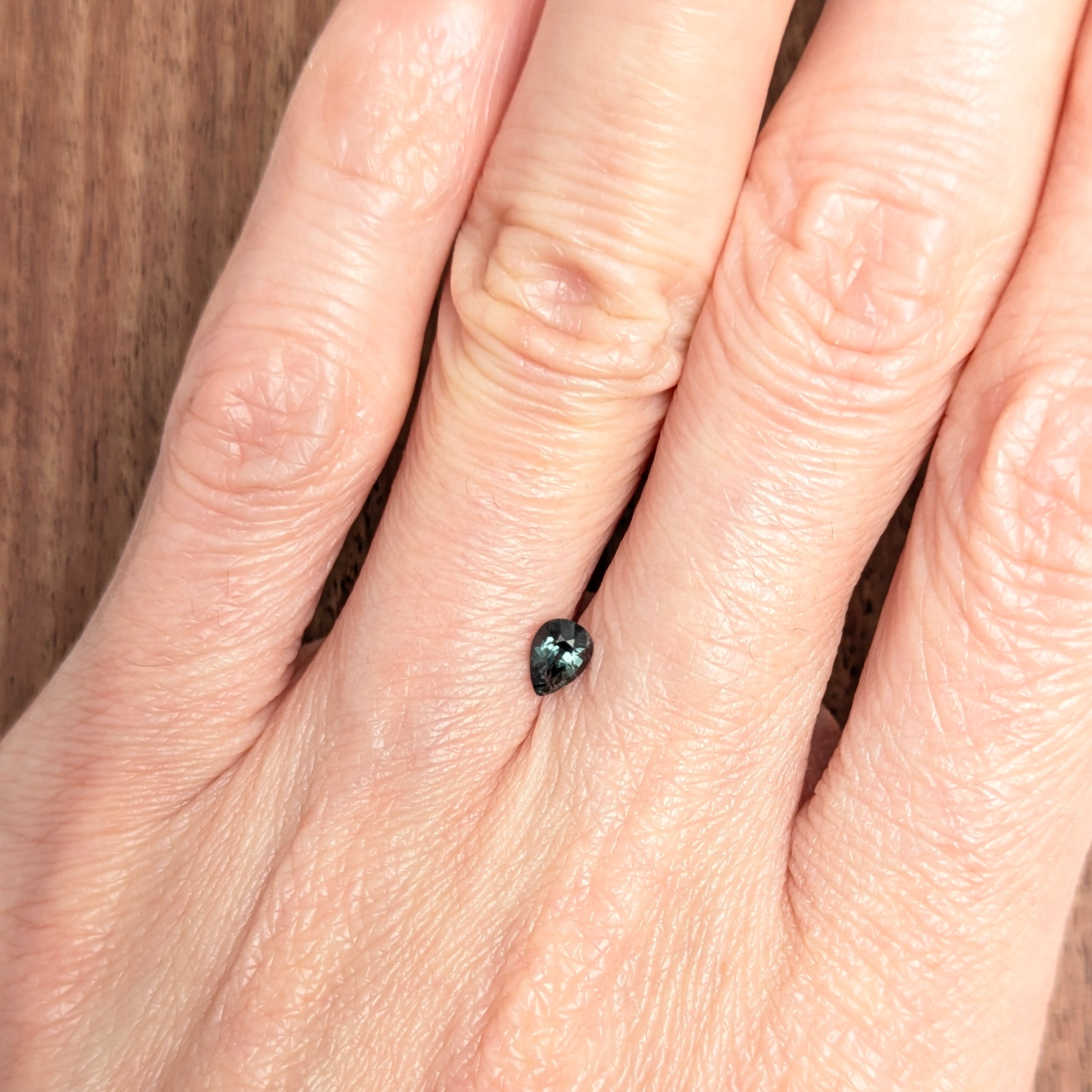 ベキリーブルーガーネット(カラーチェンジ)ルース 【0.338ct