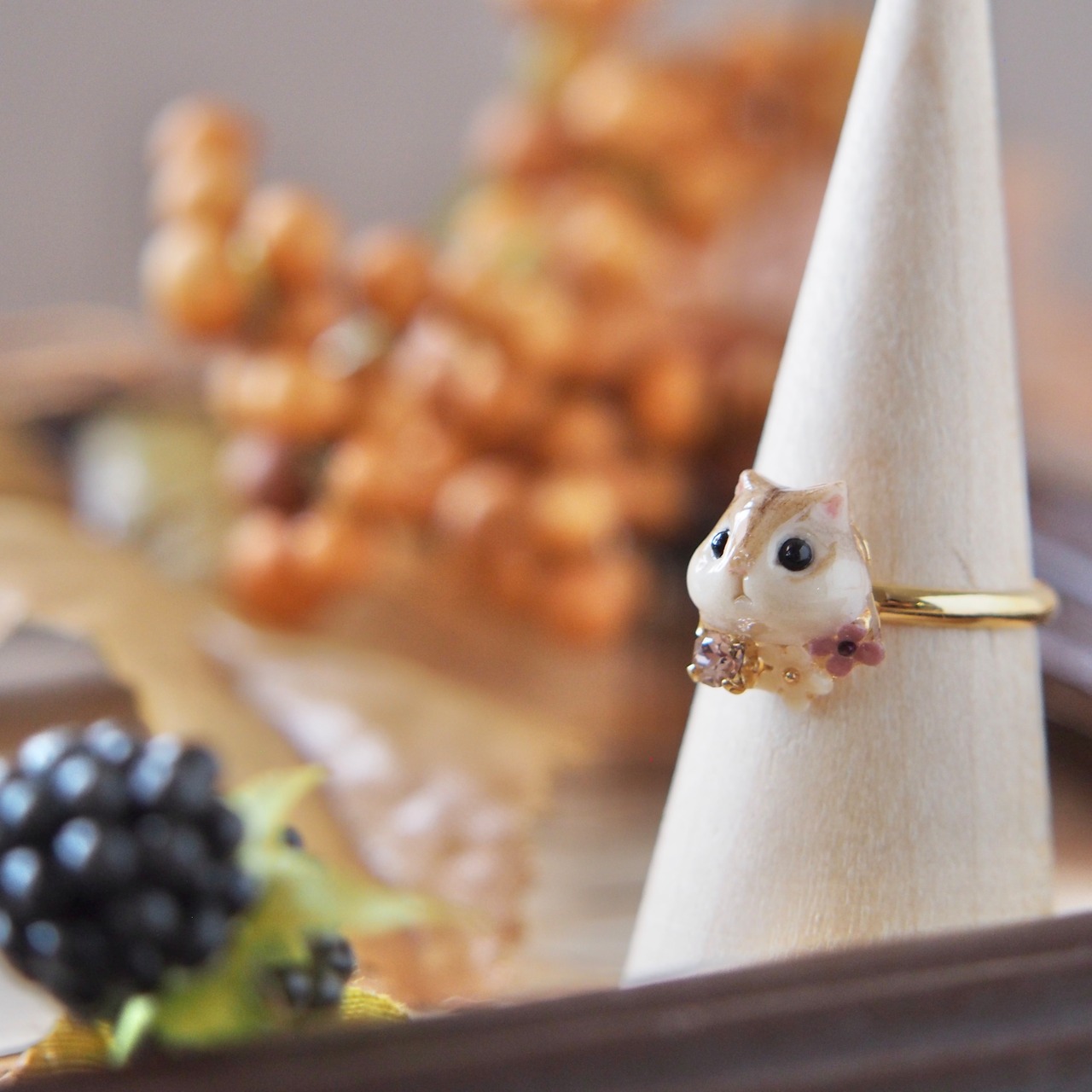 リスとお花リング