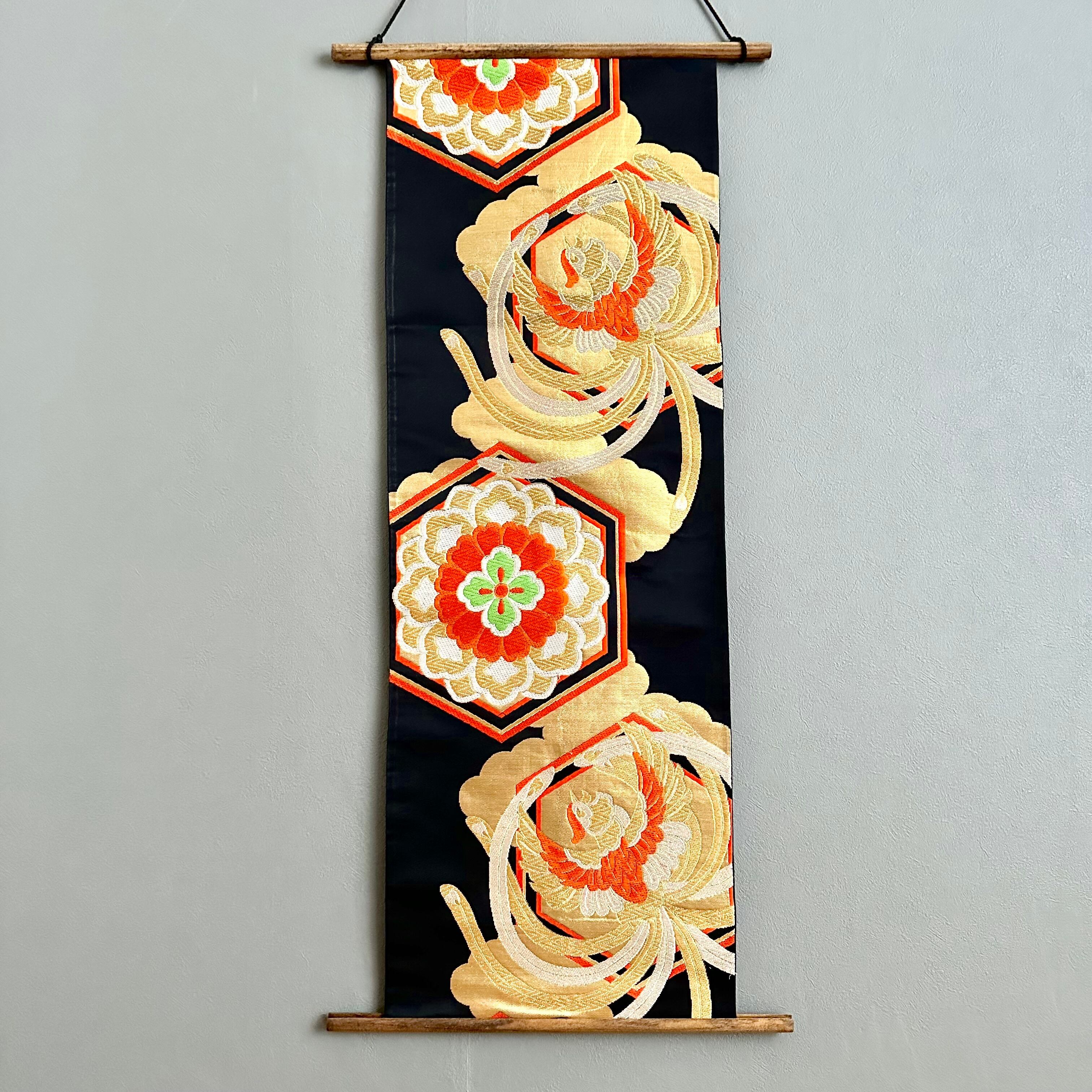 Kimono tapestry 帯のタペストリー 漆黒に金色の鳳凰と菊 着物リメイク 