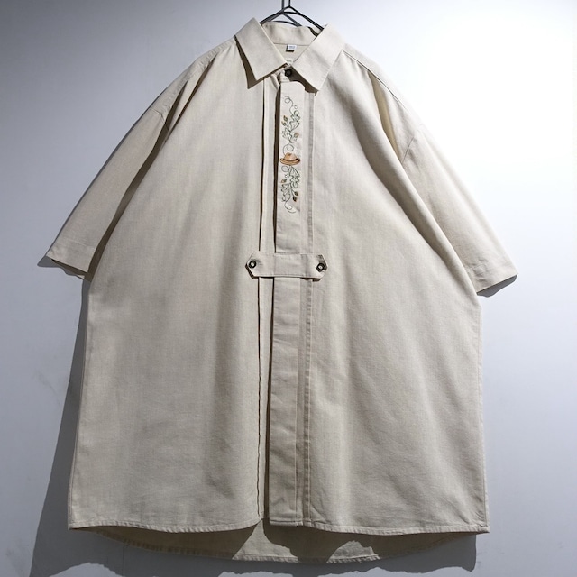 Beige Botanical Hat Embroidery Design Tyrolean Shirt