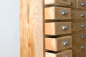 【リペア品】ひと手間加えた薬棚｜古道具