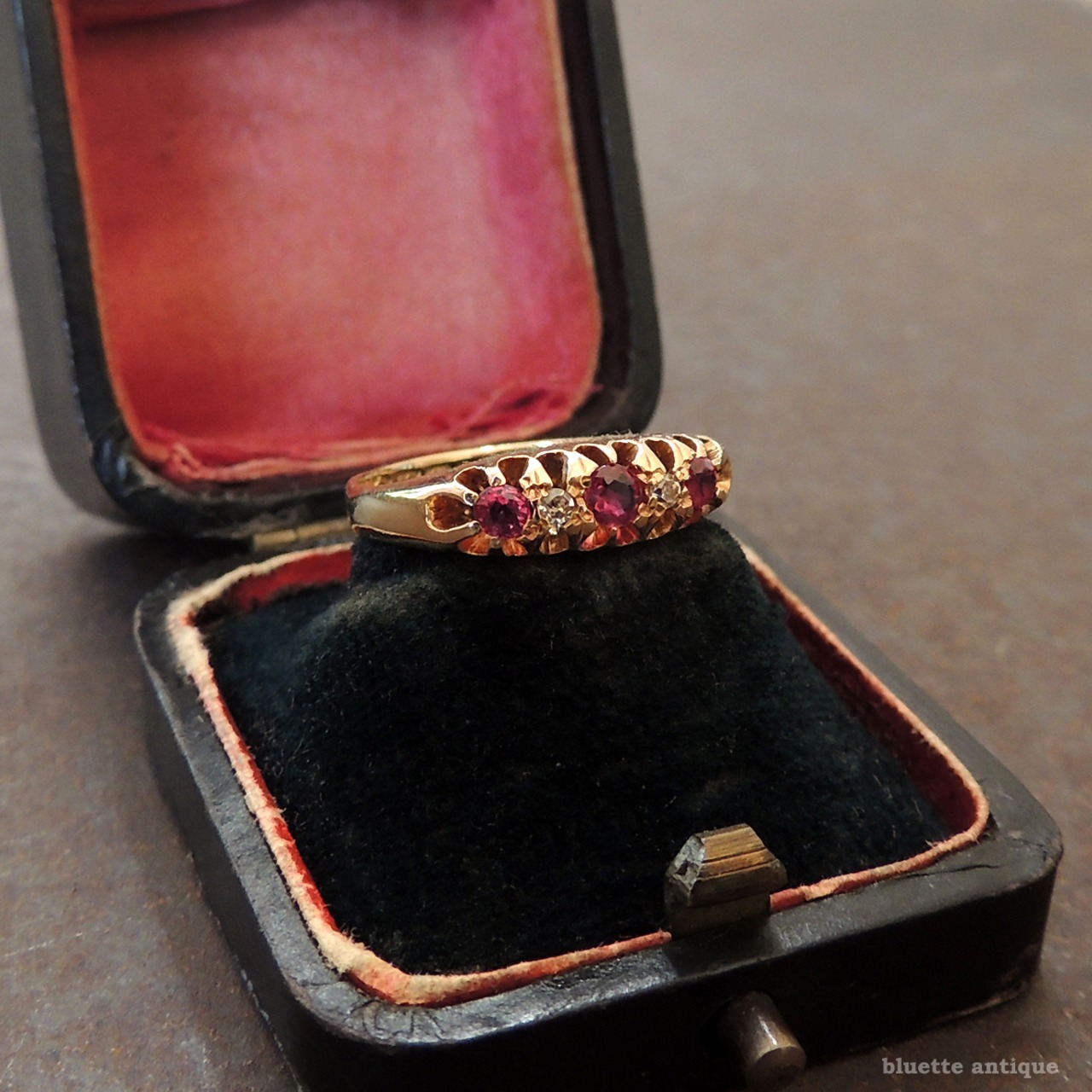 英国アンティークジュエリー 18ctゴールド 天然ルビー 天然ダイヤモンド リング【約10号】（ソーティングメモ付）