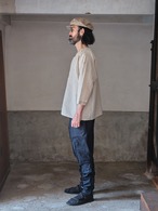 乘鞍印　綿麻ダボシャツ（灰白色）