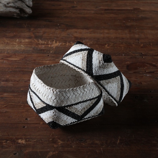 Beaded Bamboo Basket M  / Indonesia