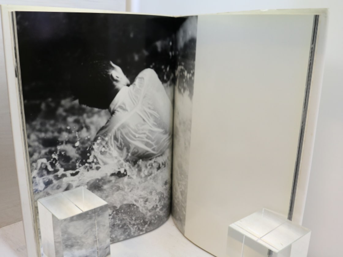 white room 本木雅弘写真集 篠山紀信署名入 / 篠山紀信 [31504] | Pay ID