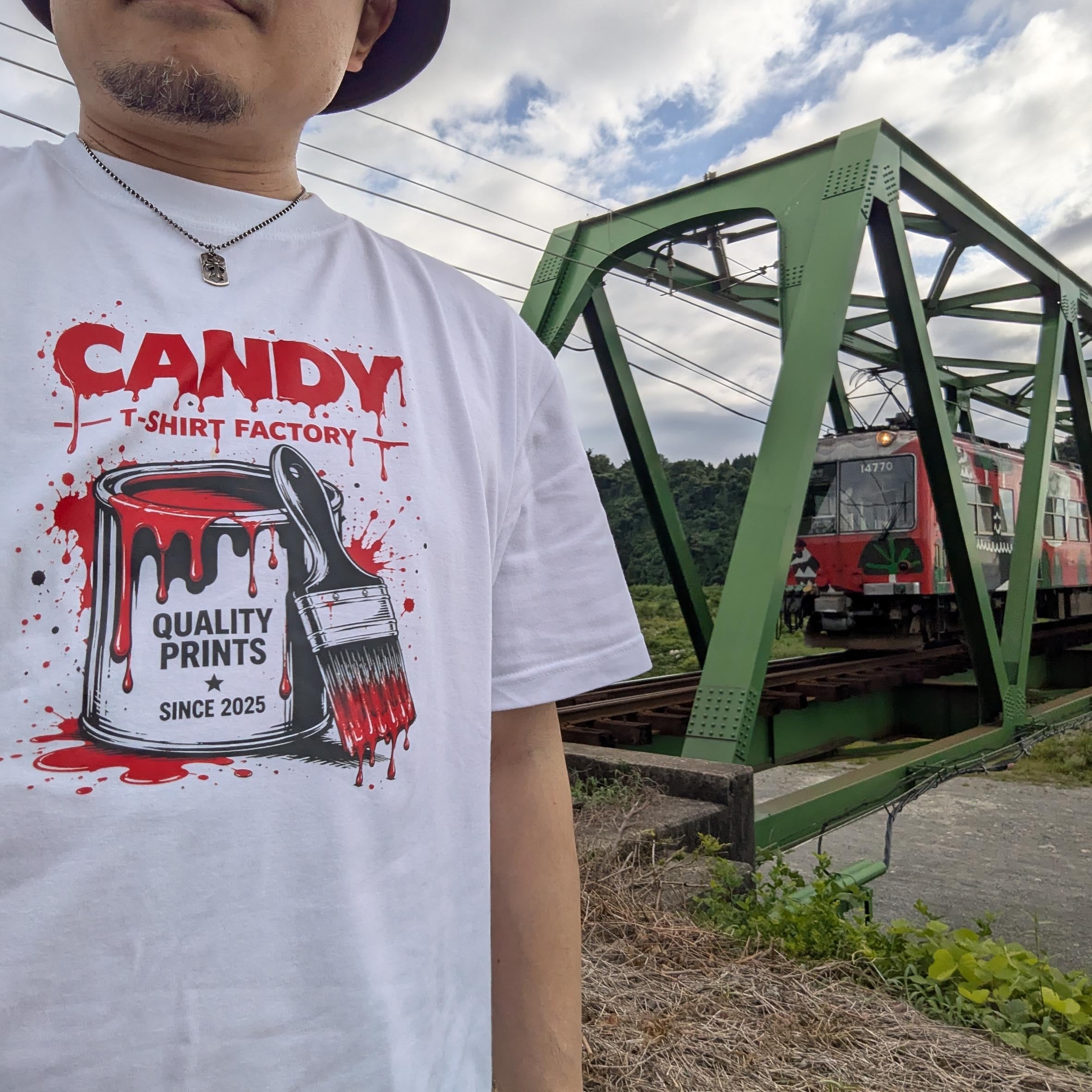 "CANDY T-SHIRT FACTORY" Tシャツ
