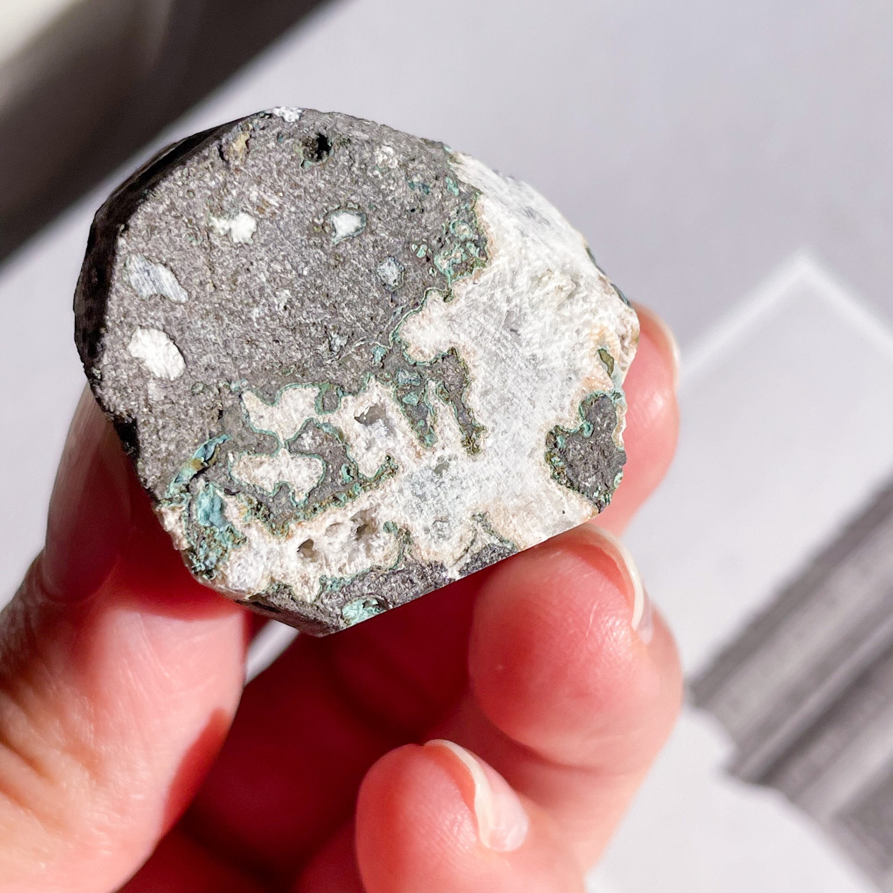 Gem Green Apophyllite 1 ✧ 宝石のようなグリーンアポフィライト