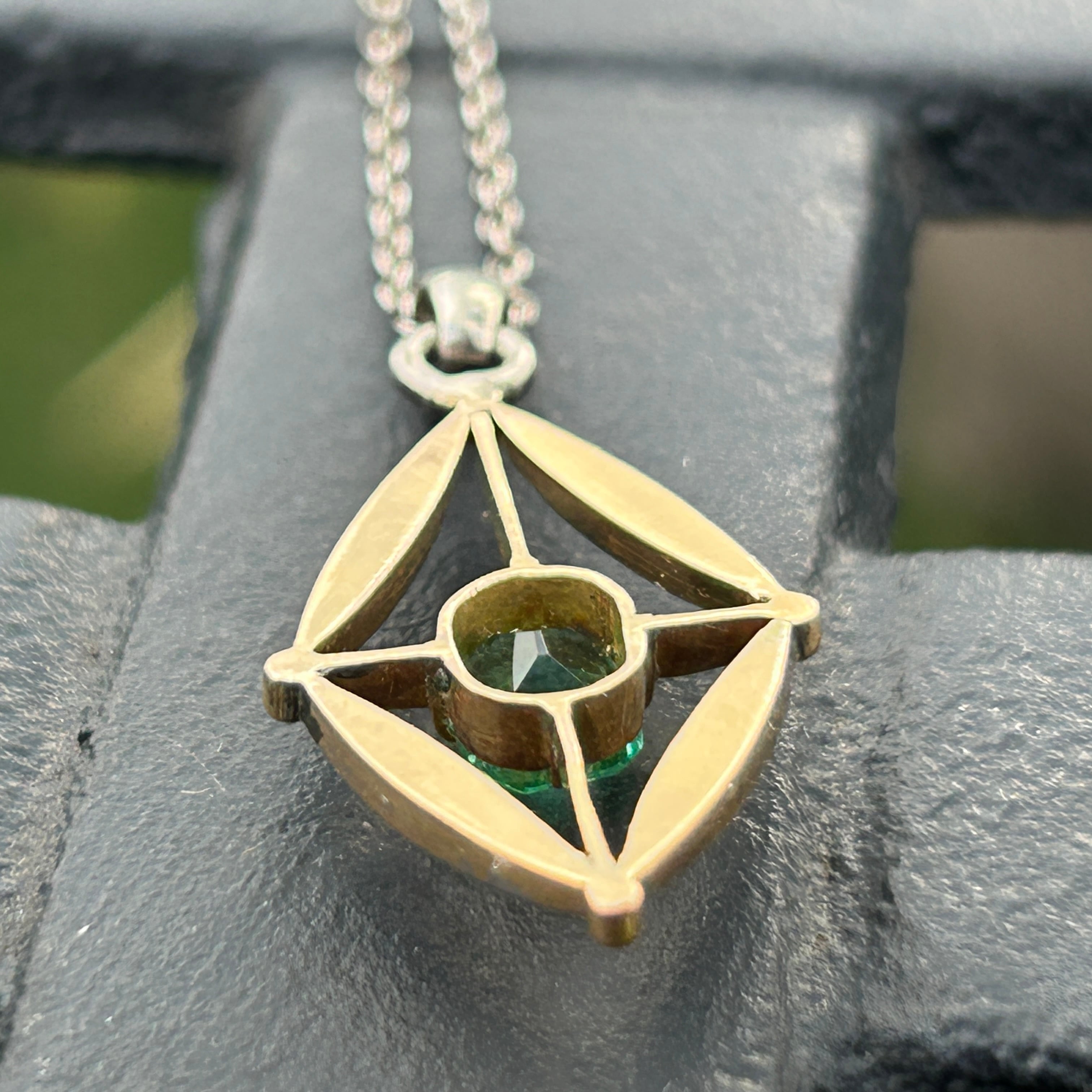 アンティーク　18金　短鎖飾りを使ったペンダントtop