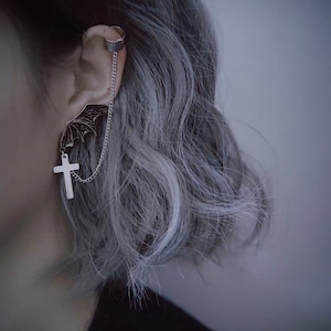 【予約】bat cross chain pierce