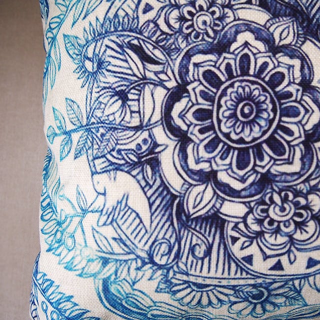 アンティークモノグラム  ブルー　ボーダー　クッションカバー　フリル アンティークモノグラム ブルー ボーダー クッションカバー フリル
