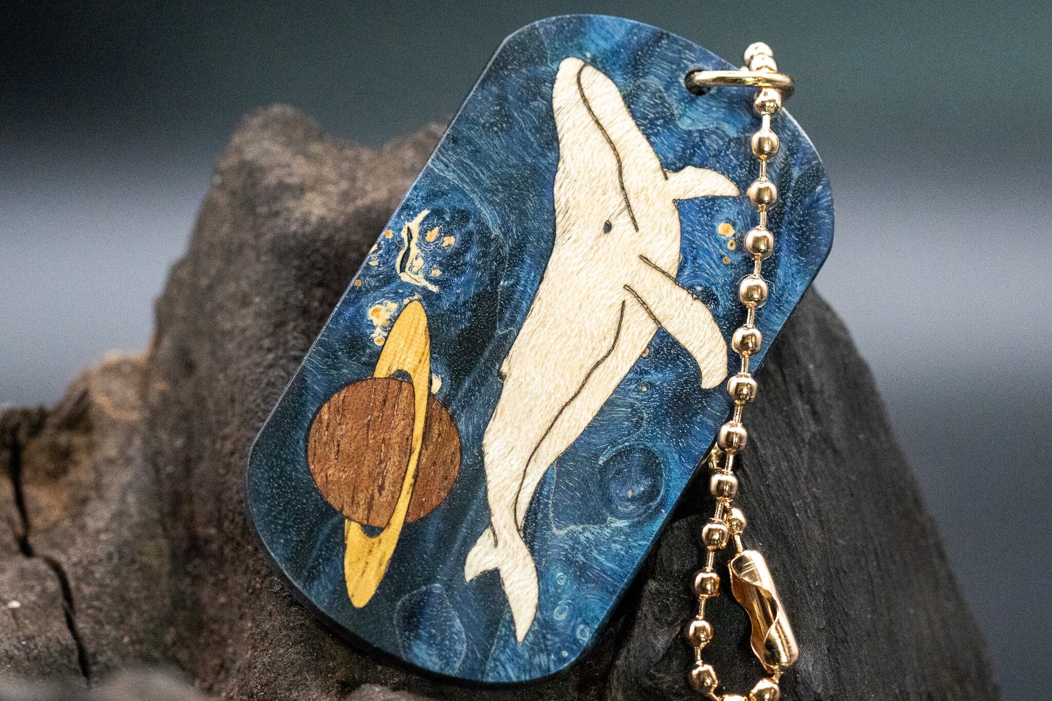 【カナダの象徴】ハードメープル スタビライズウッド ドッグタグ 象嵌 勇魚と惑星