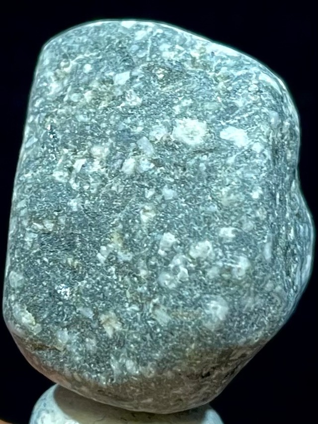 5) 日本人の「心」に寄り添う御守り「遠野の石」小型握り石