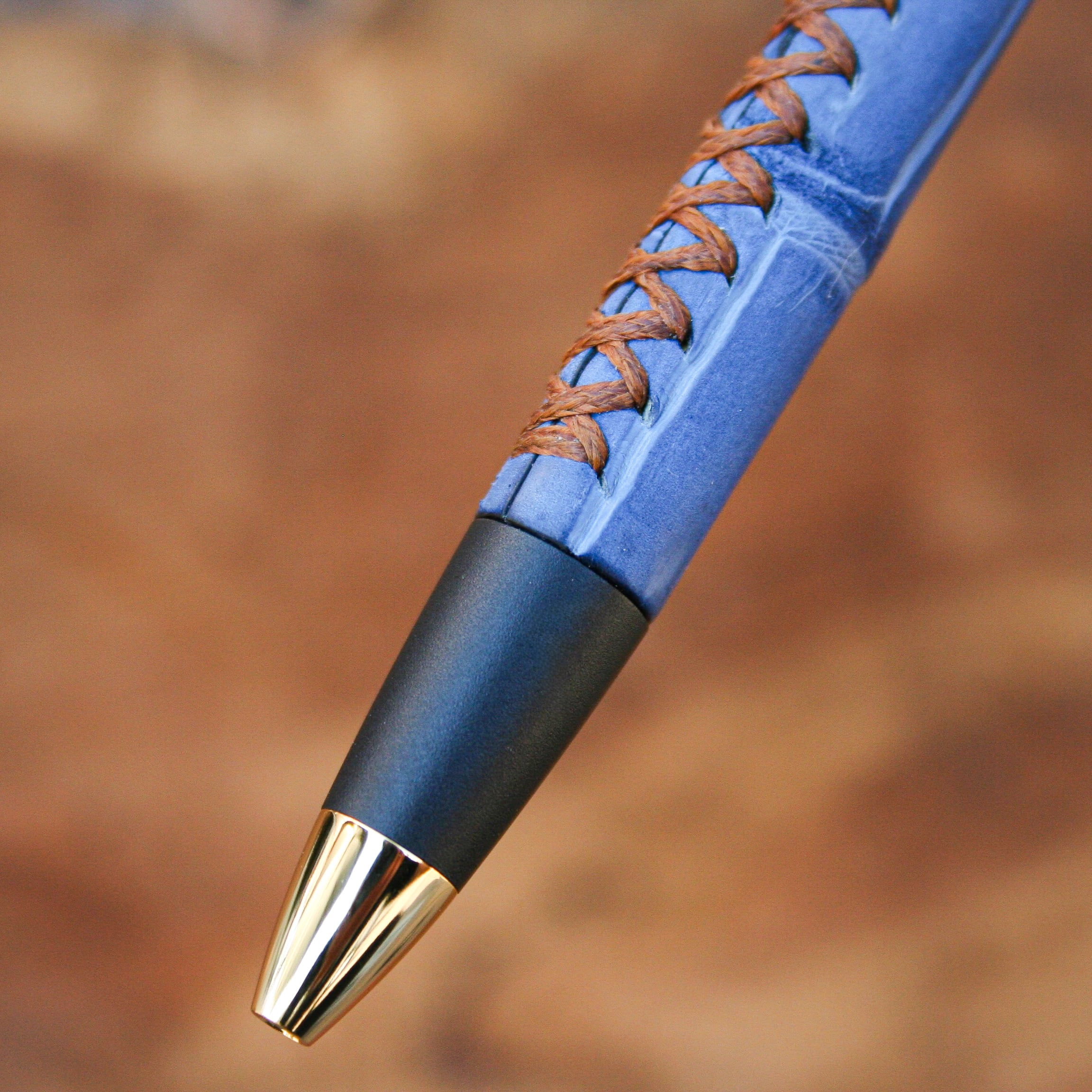 ☆不定期販売☆ 革軸ペン【クロコダイル ヌバック ブルー】 | Schicksal