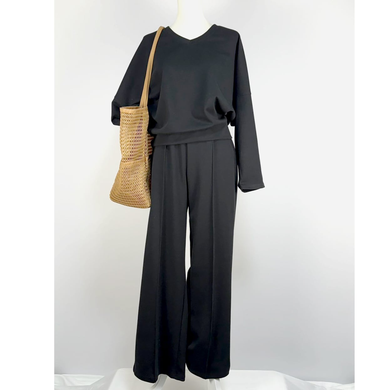 滑らかで肌ざわりが良いセットアップ／ブラック