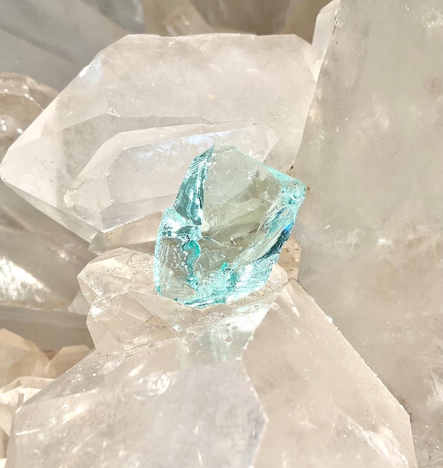 【アンダラクリスタル】神秘!アクアセレニティ001