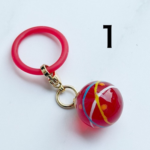 【金具ゴールド】まんまる、つやつや、ふたつとない。実物をお届け！レジンヨーヨーチャームャーム✨数量限定
