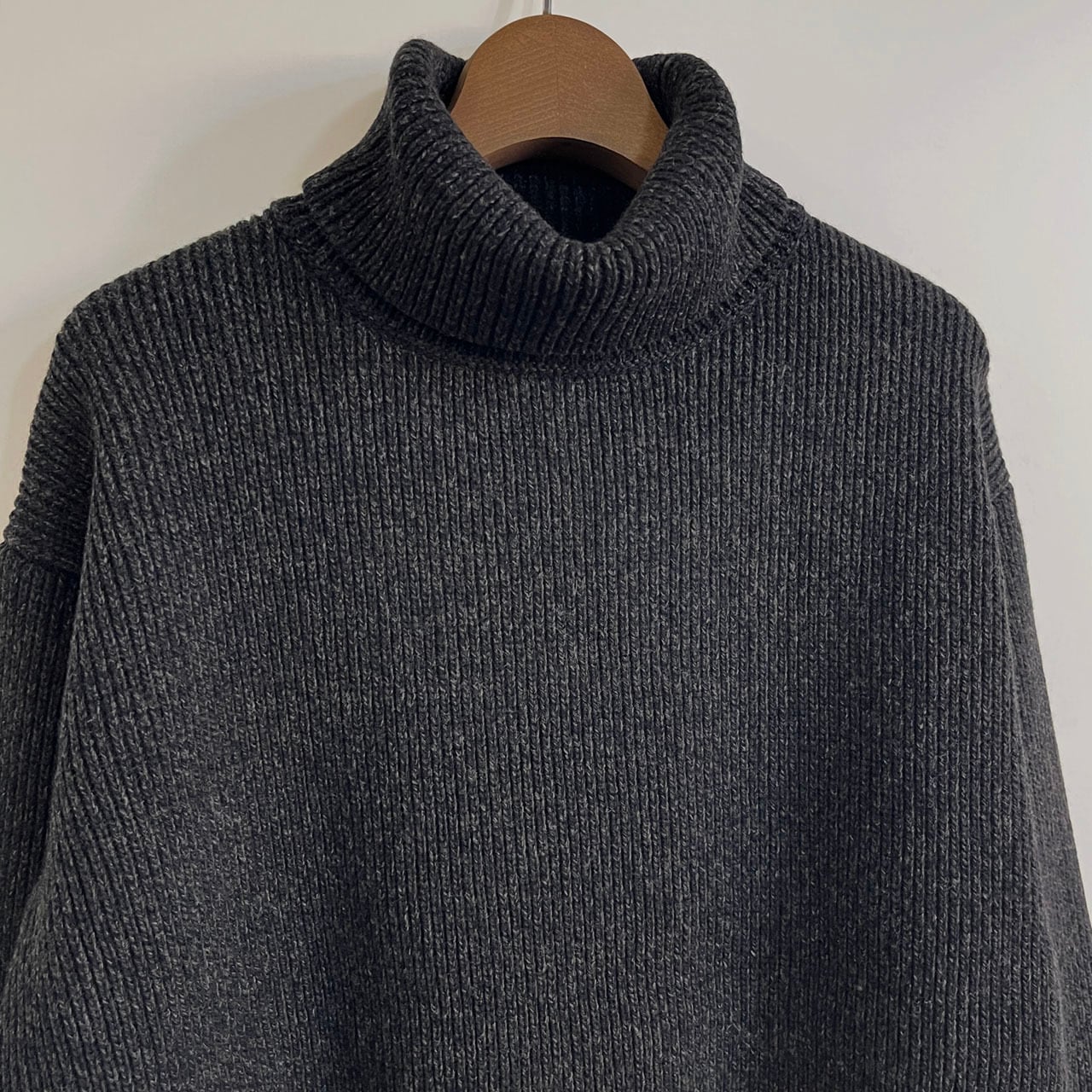 COMM.ARCH. コム・アーチ HAND FRAMED HIGH NECK P/O タートルネック