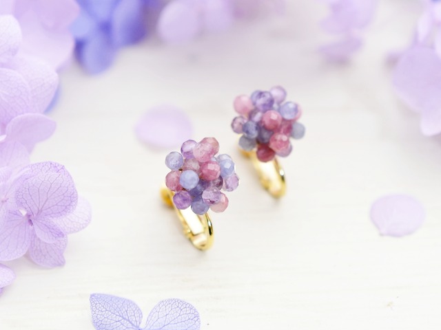 【ピアス／イヤリング】ピンクの紫陽花（天然石のミックスカラー／金平糖の色）