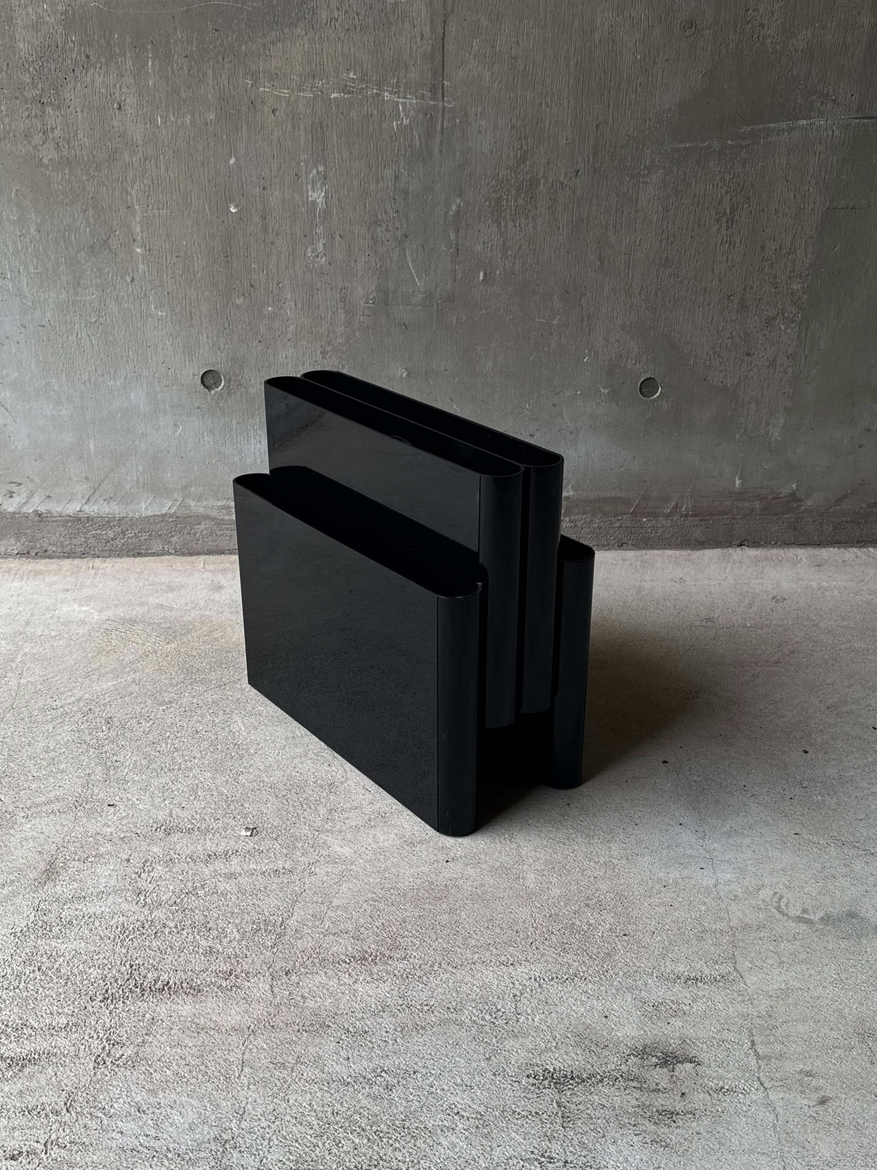 Kartell”Magazine Rack | No Rest
