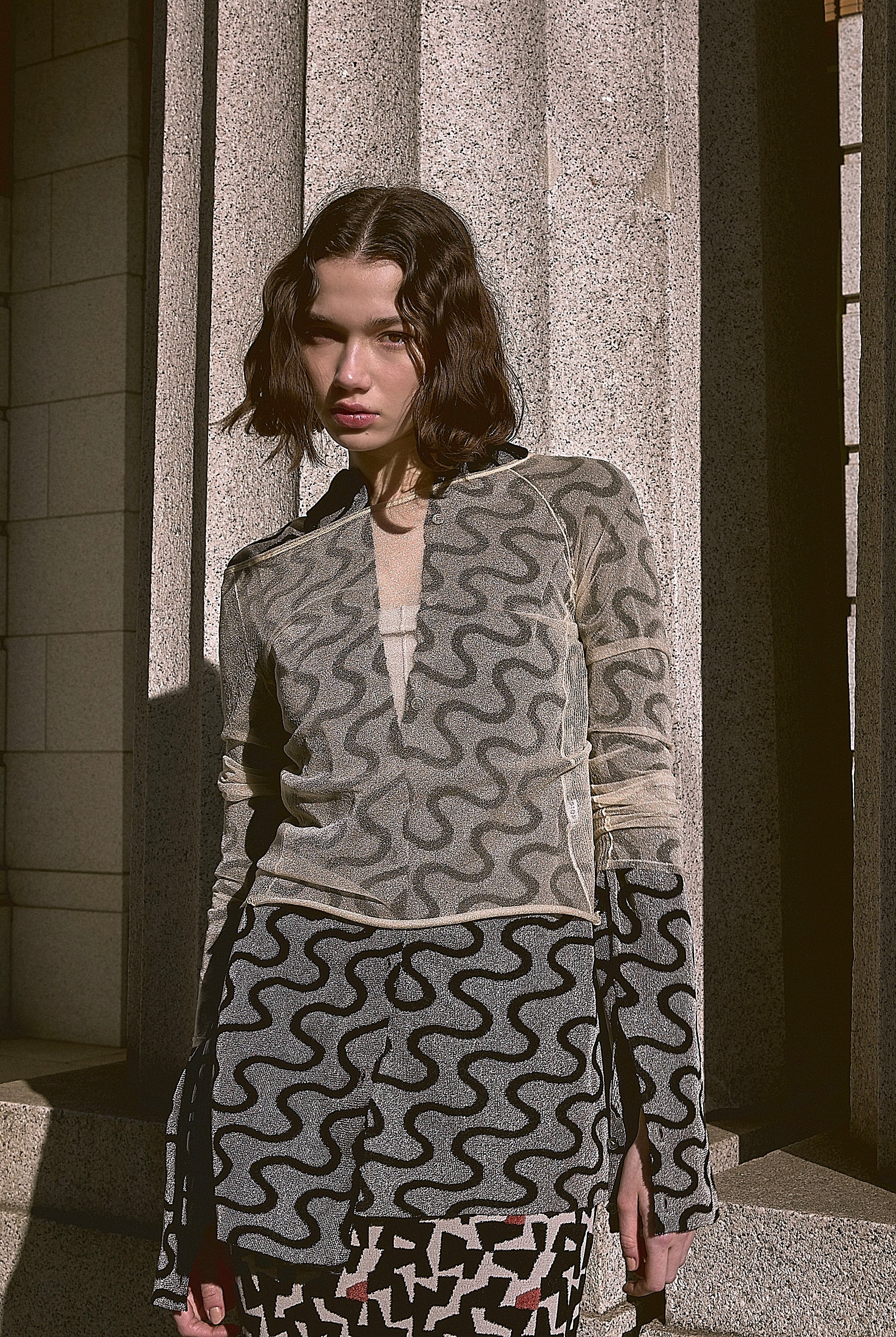 SHINY WAVY PATTERN KNIT SHIRT 25AWAC-012 BLACK | A CCORDION