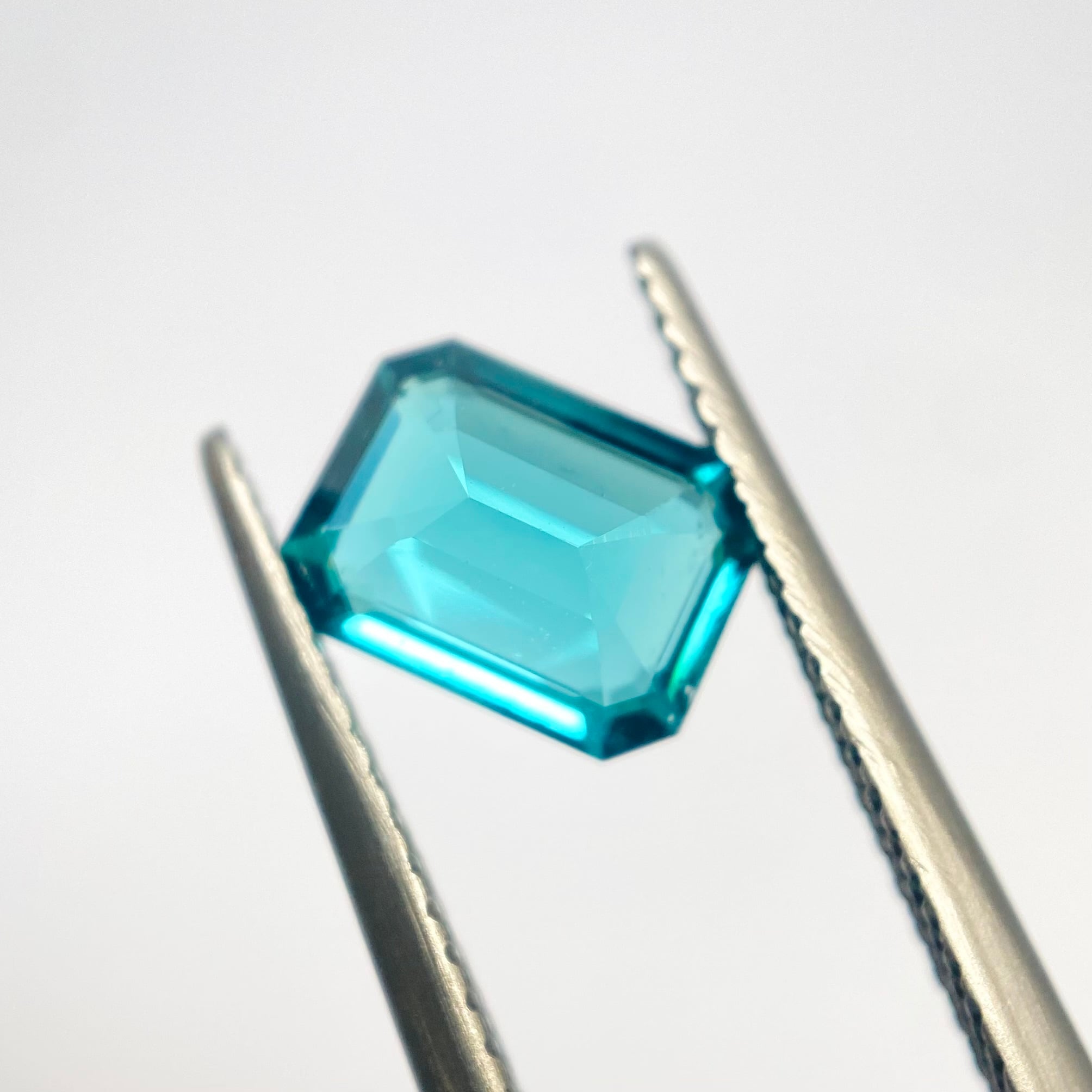 鮮やかなラグーントルマリン