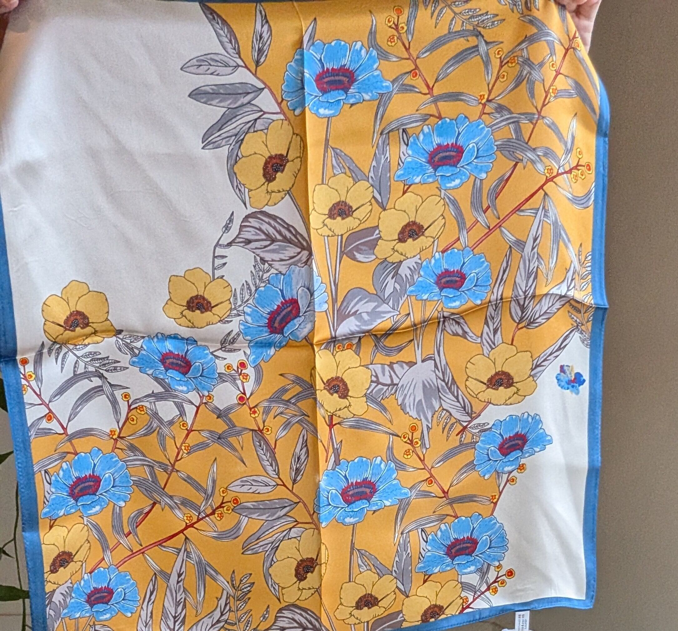 シルクプチスカーフ / イエローブルー系 花柄 | 服と雑貨ume 大阪市北