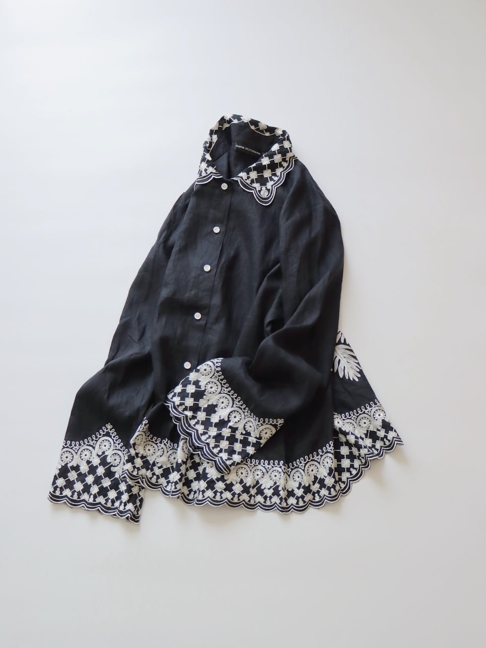 ●90s black color flower embroidery design linen shirt