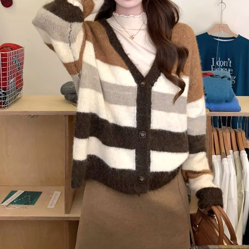 Vネックボーダー柄ニットカーデ ・9871