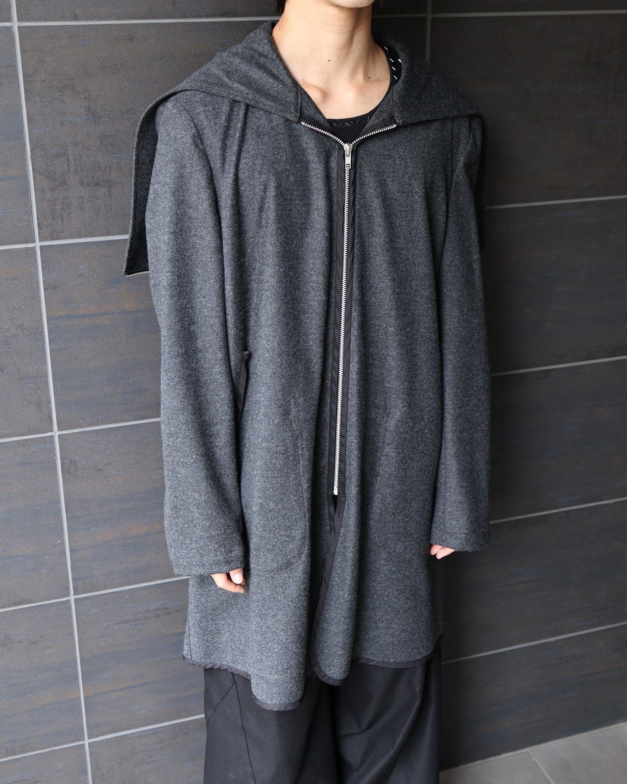 【COMME des GARCONS HOMME DEUX】zip up hooded half coat