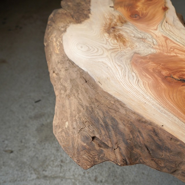 色のコントラストが綺麗な欅の一枚板　コーヒーテーブル（高さ・カラー変更無料）