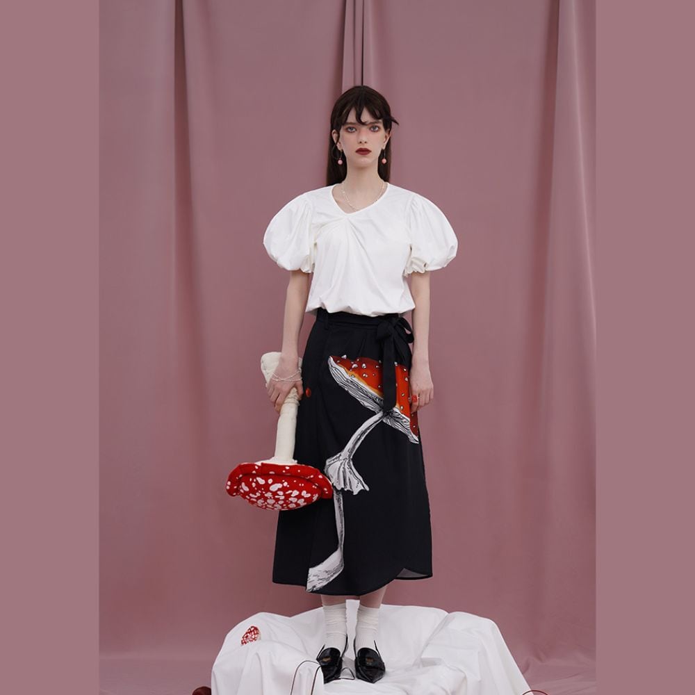 ラスト1点:Sサイズブラック】裾に柔らかなカーブを描くジャンボキノコ