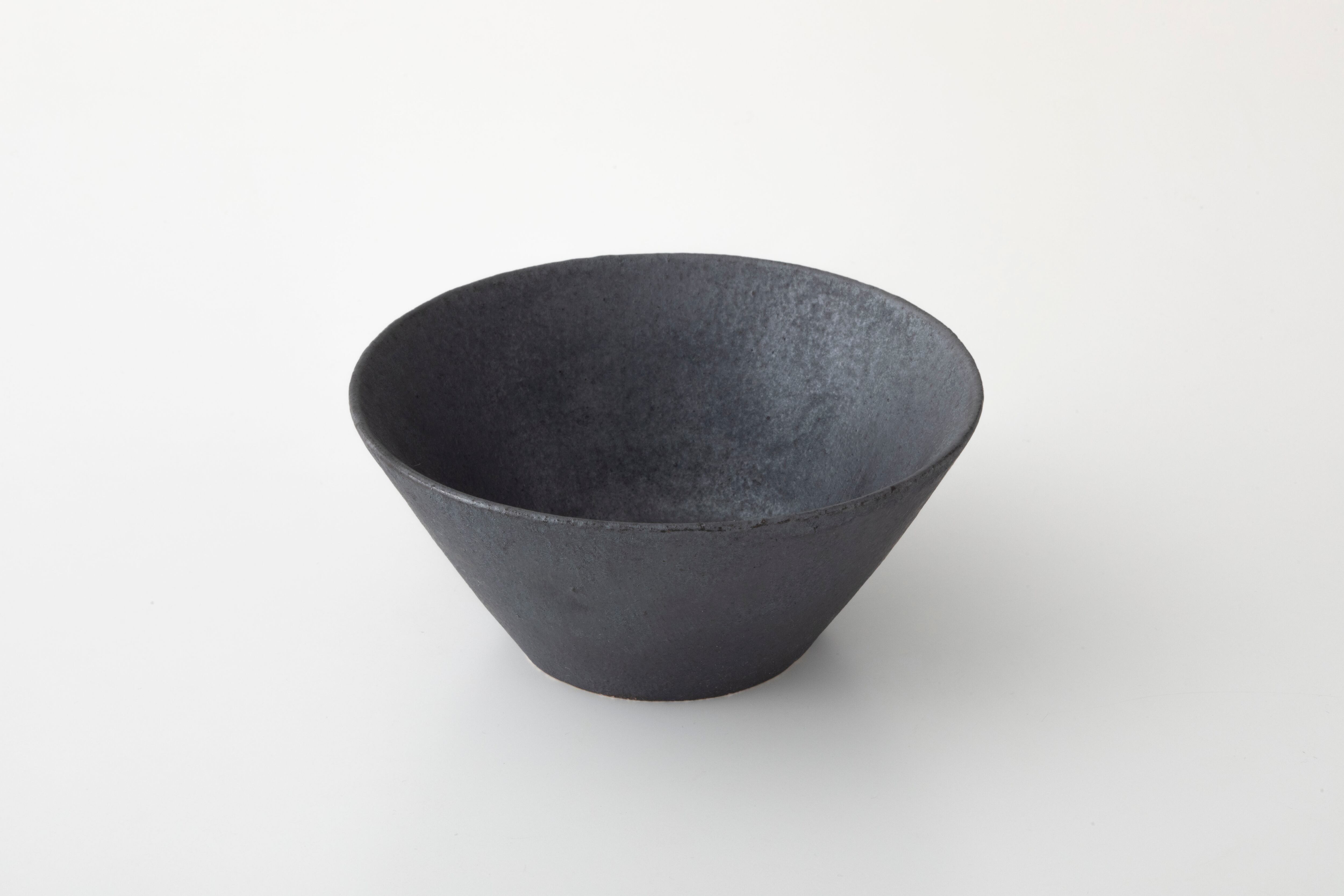 中鉢 (黒灰釉) / 田代 倫章 | Community Store TO SEE