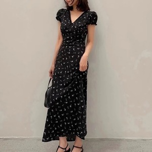 Vネックフラワーワンピース A4348