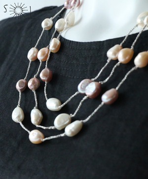 淡水パール【ピンクベージュ＆淡いホワイト 3連 ネックレス】(品番sp335)【フォーマルにも】