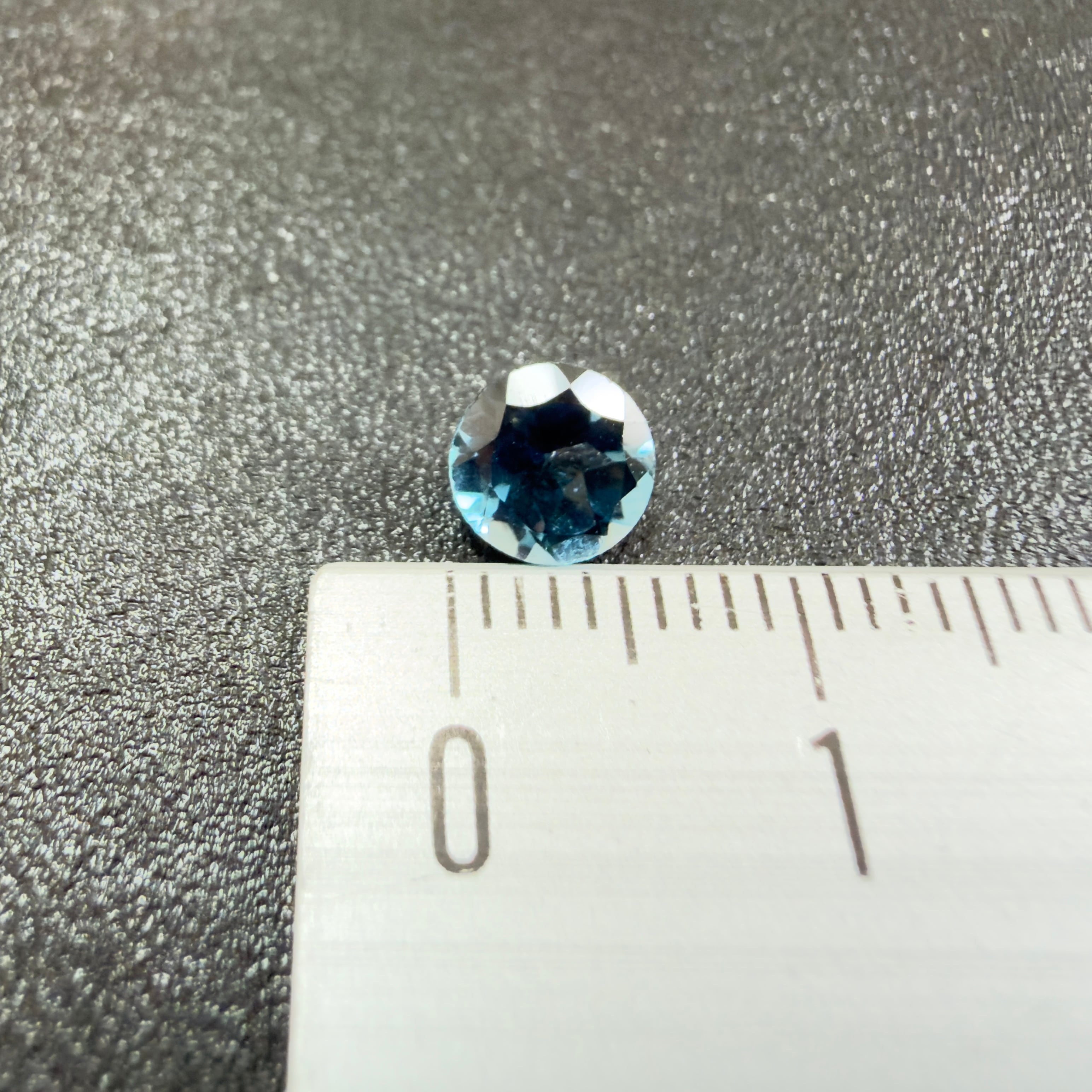 ロンドンブルートパーズ】 ルース ブラジル産 0.95ct | たからいし