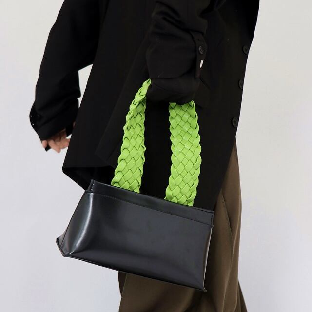 【予約販売】ショルダーバッグ 2WAY レザー メンズ シンプル グリーン 緑 ミニバッグ ブラック ハンドバッグ 黒 こなれ感 お洒落 韓国 トレンド