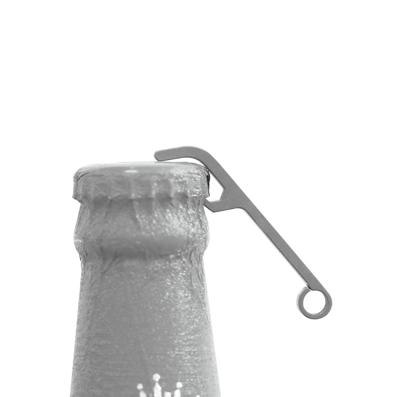 コンパクトグレー栓抜き Titanium Bottle Opener Keychain | El Monte Gear