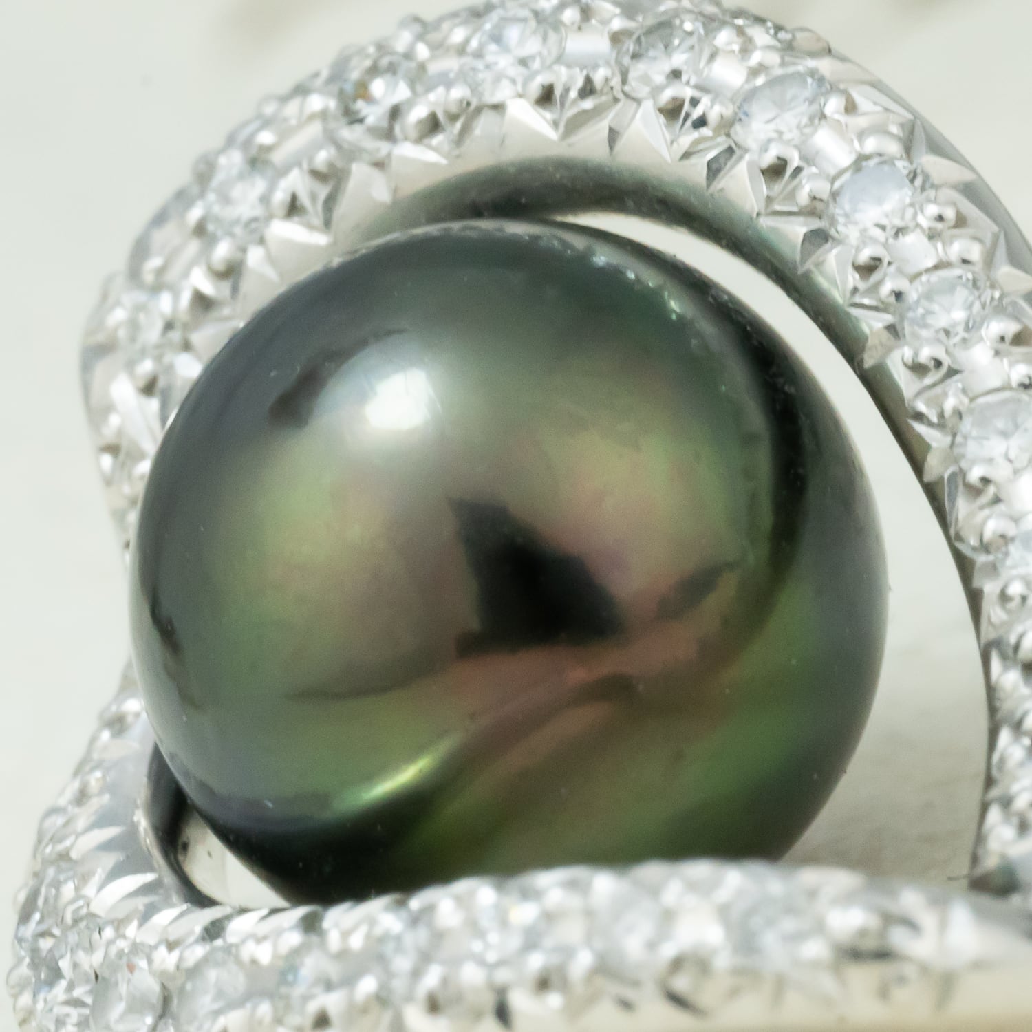 K18WG 黒蝶真珠 ピーコックカラー ダイヤモンド 0.25ct 4.0g 9.0mm珠