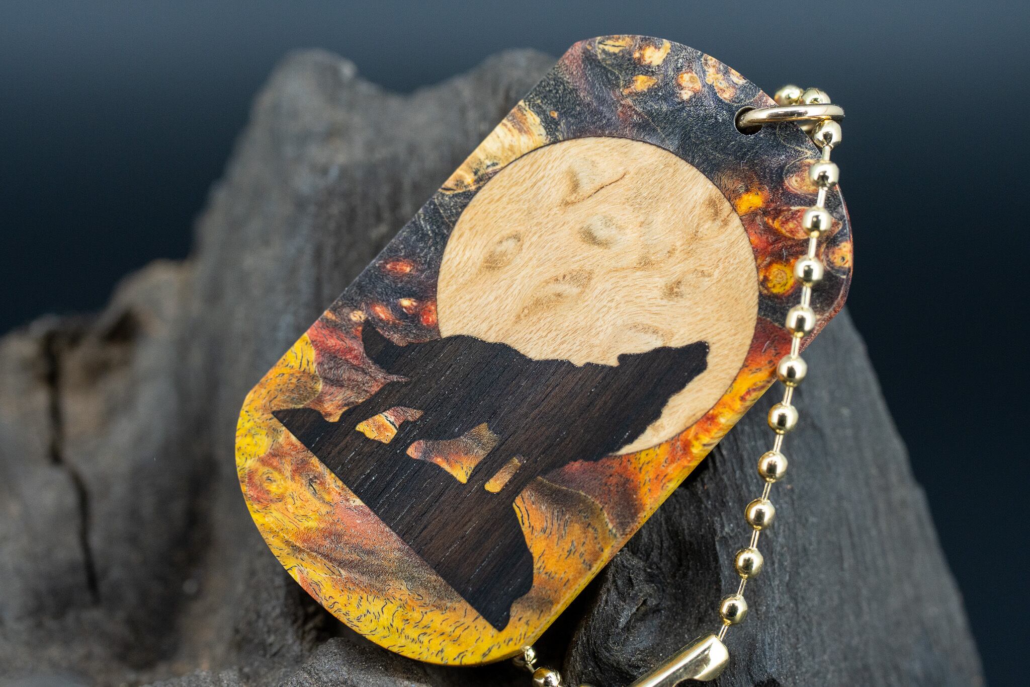 【カナダの象徴】ハードメープル瘤杢 スタビライズウッド ドッグタグ 象嵌 月と狼