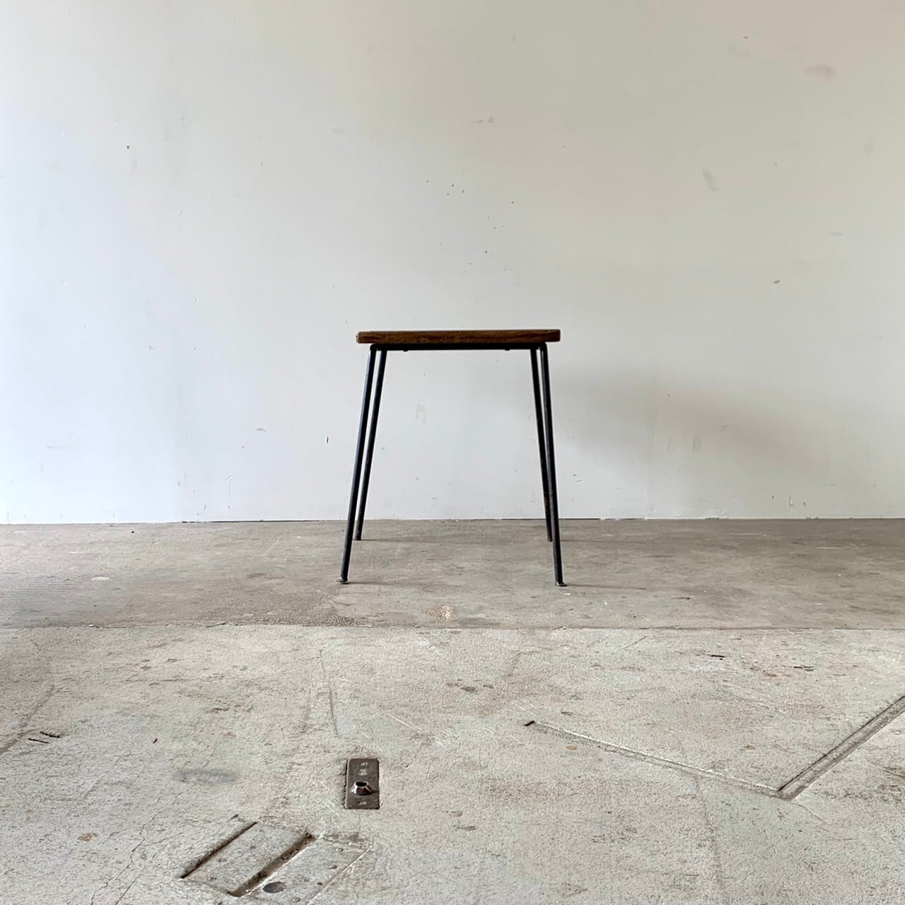鉄脚のスツール　サイドテーブル　古家具　0488