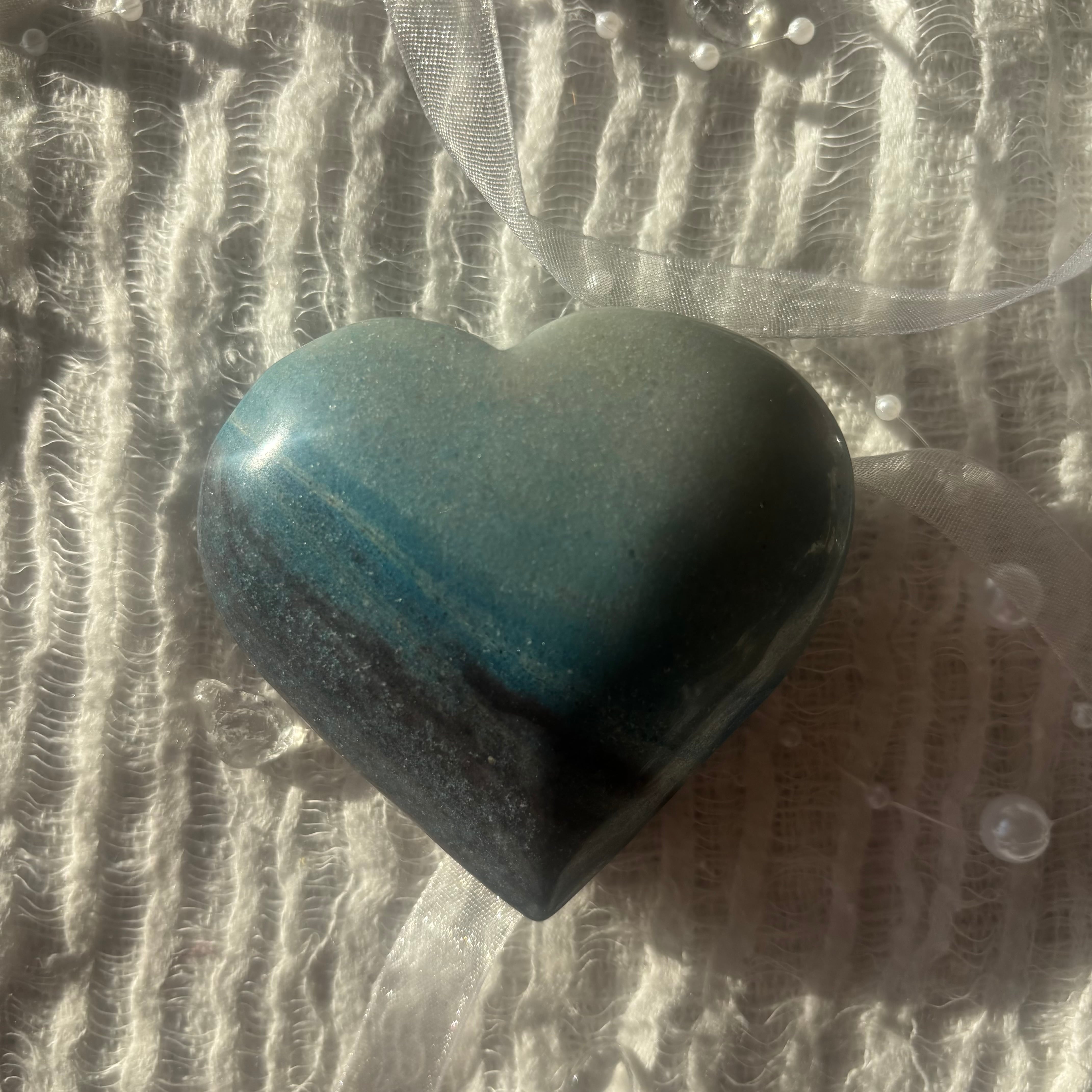 【静寂の波紋】ハート型トロレアイトインクォーツ