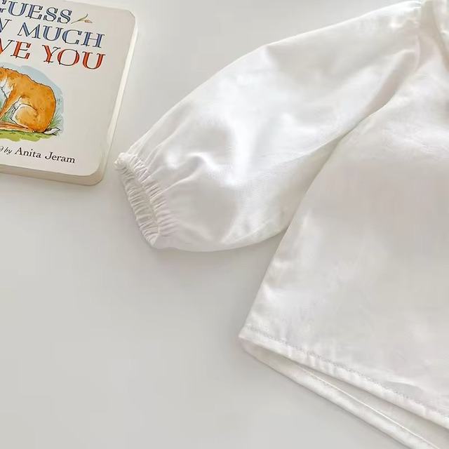 【取寄】ちょこんとついたお耳がキュートなフラワー刺繍ブラウス