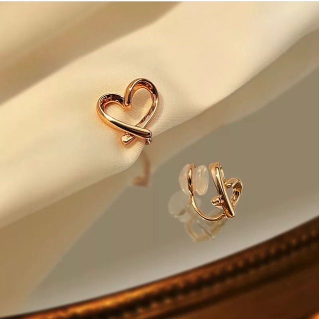 樹脂ハートピアス