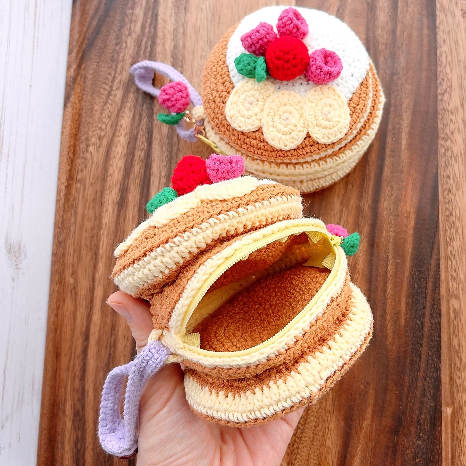 ベリーとバナナのパンケーキ・あみぐるみポーチ | neochiko