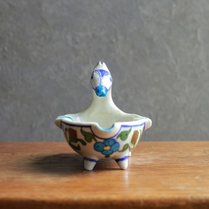 鮮やかなブルーが目を引く、馬の灰皿 1