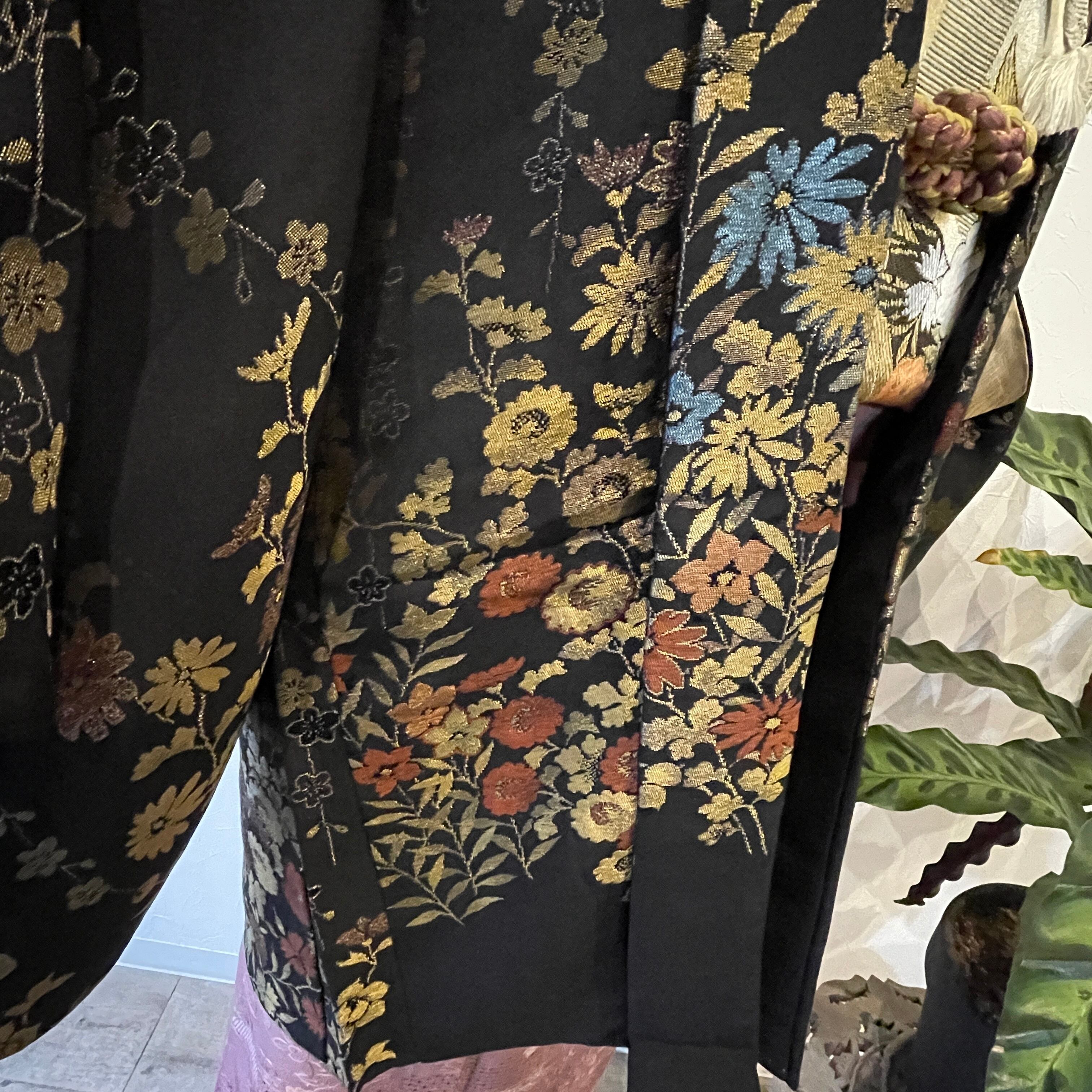 アンティーク羽織 黒羽織 織り出し 四季の花 金糸 一つ紋 羽織物 ちり  