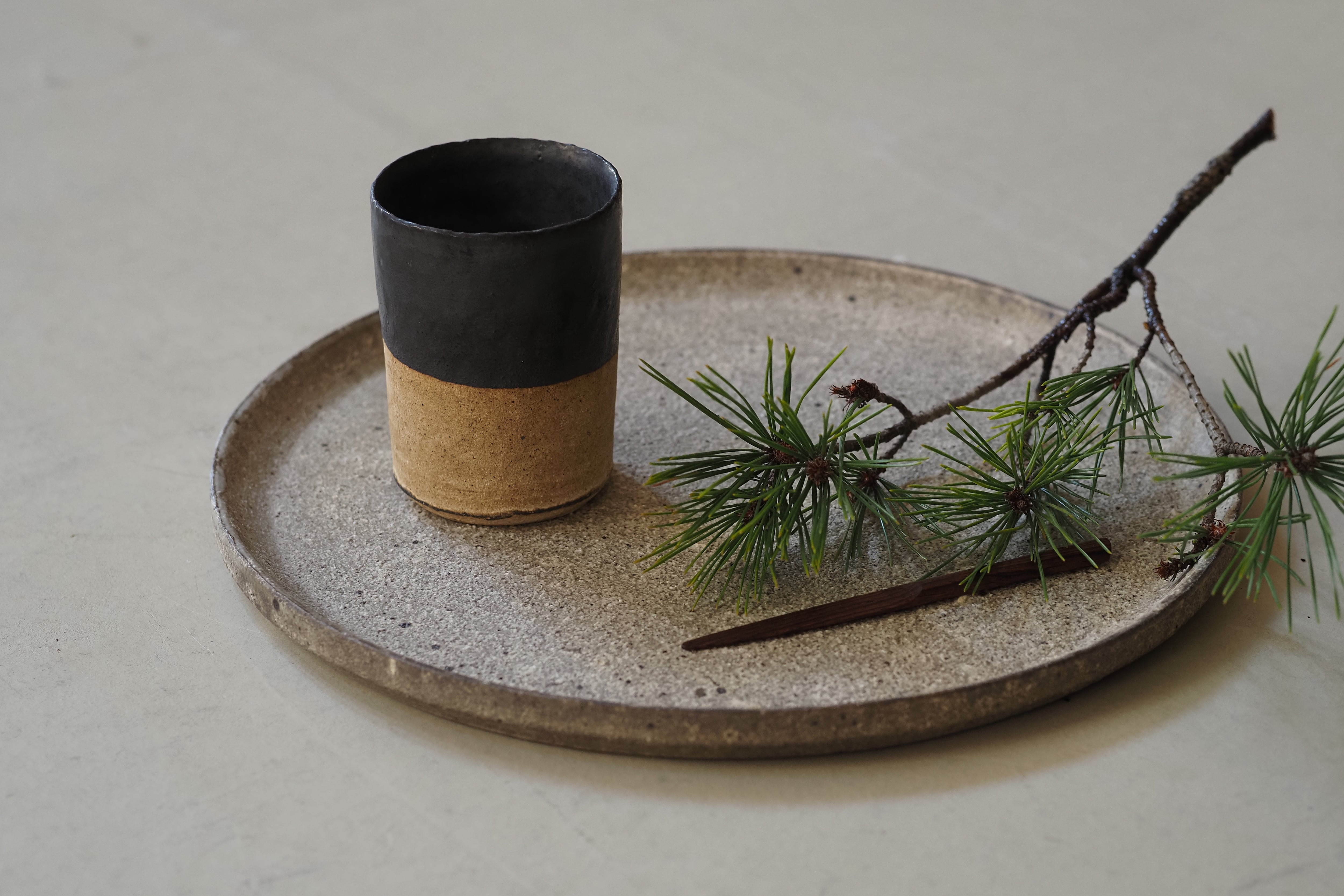 村上 躍 14.白灰化粧丸プレート | 陶屋なづな