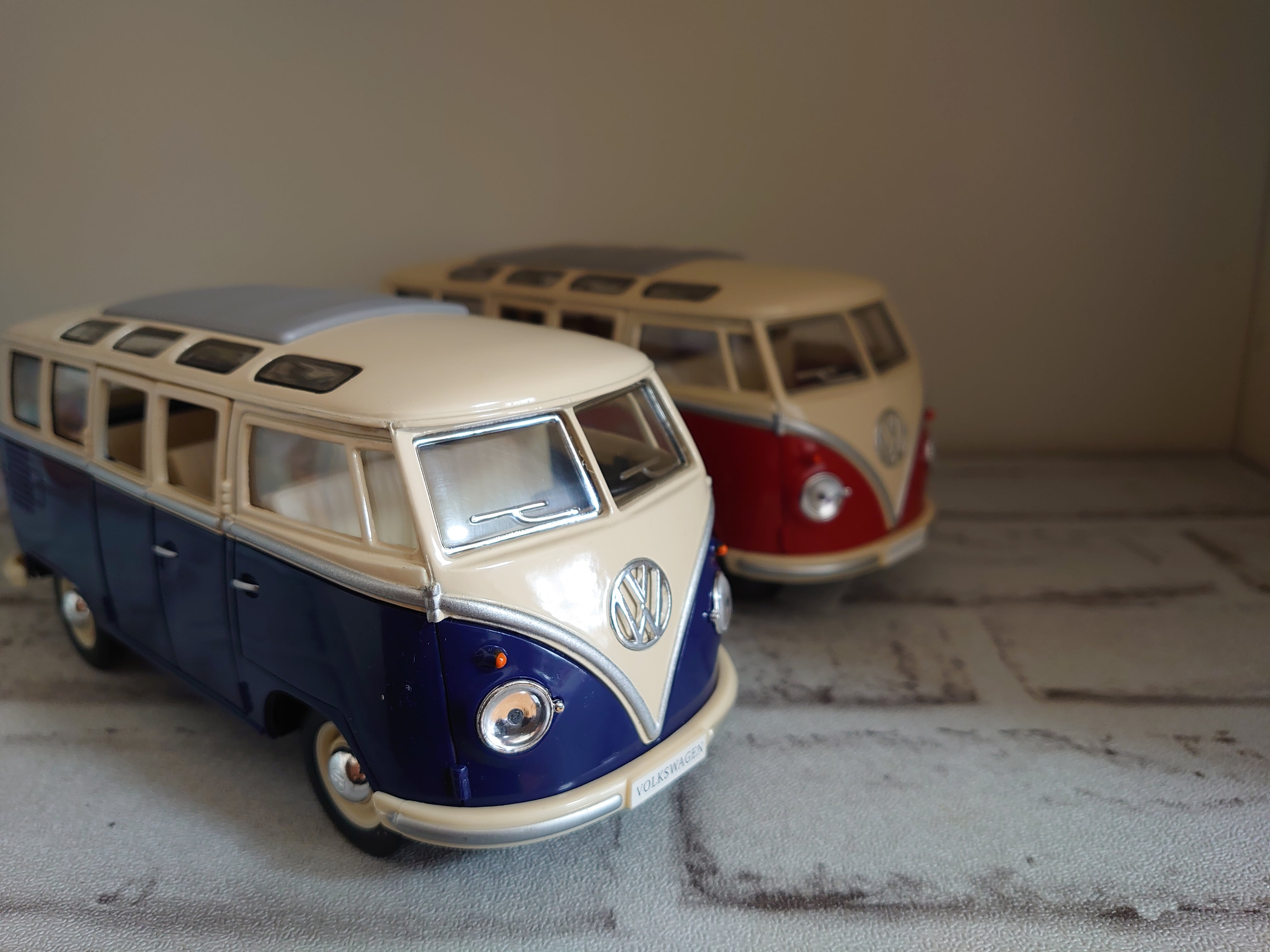CORGI ワーゲンバス 2台セット CORGI ワーゲンバス 2台セット - メルカリ